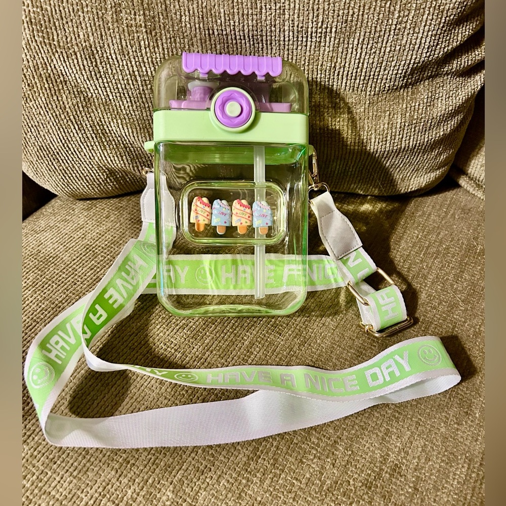 💜🟢KIDS Water Bottle Kawaii Double Sides Adjustable Strap and Stickers